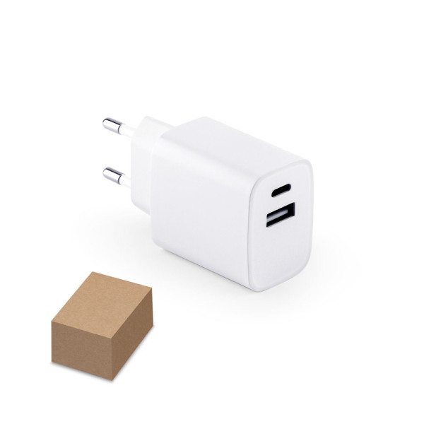 WEGENER. Stroomadapter met USB-A poort 18W en USB-C 20W in gerecycled ABS (100% rABS)