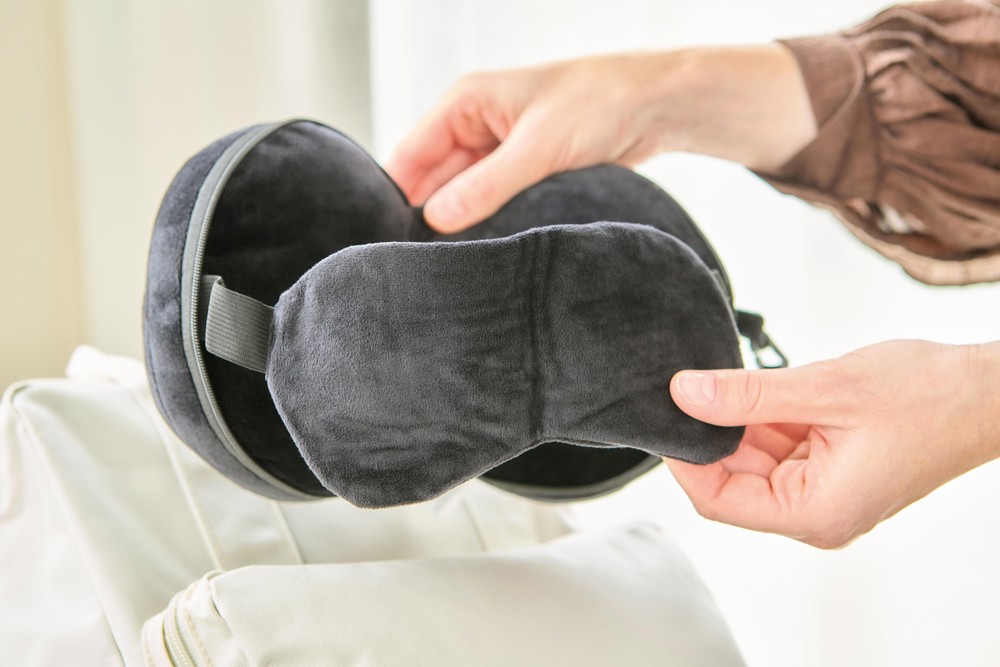 Reiskussen Leontine | 2-in-1 met slaapmasker