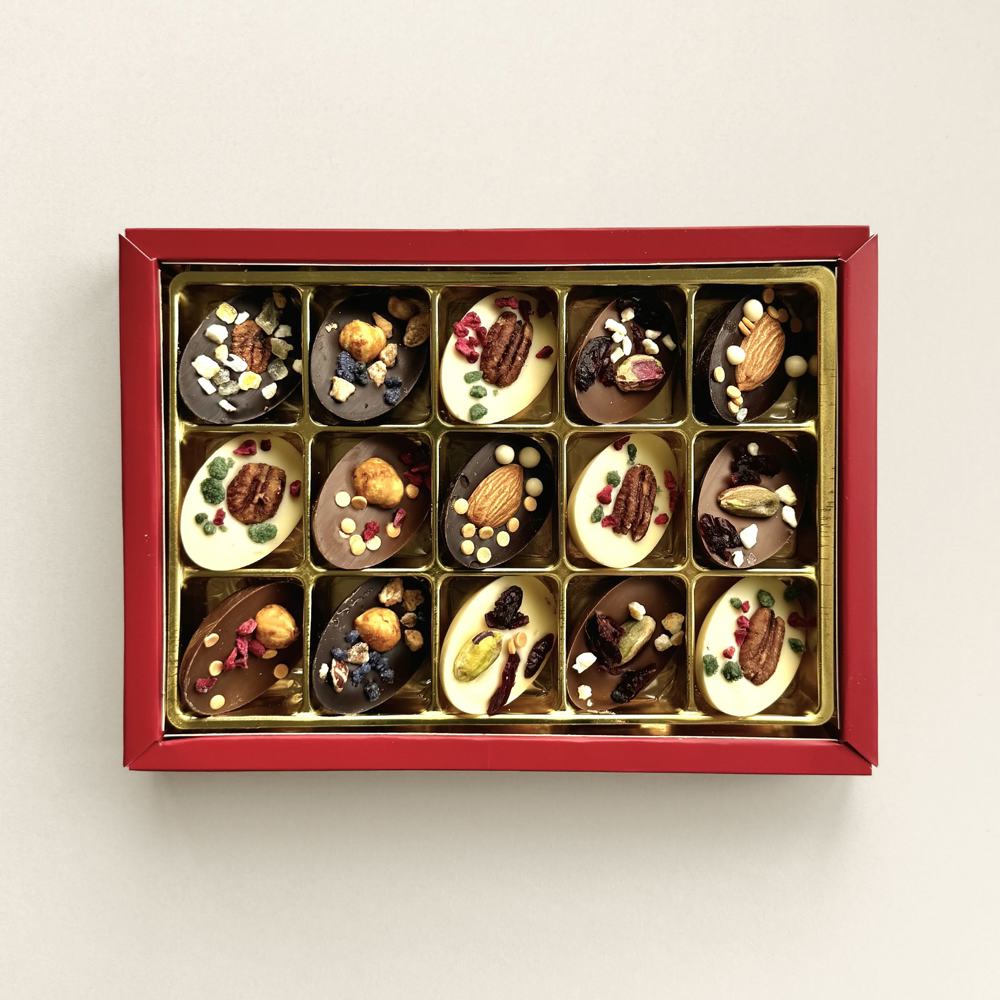 Luxe chocolade paaseitjes met fruit en noten | melk/wit/puur | geschenkdoos | 201g