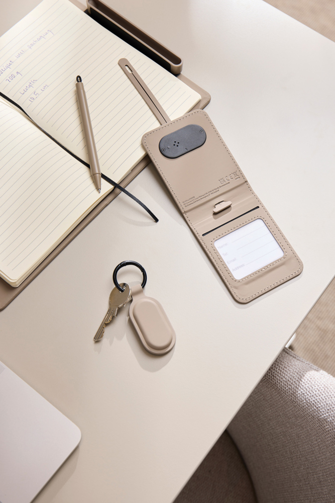 VINGA Baltimore RCS baggage label met dual finder