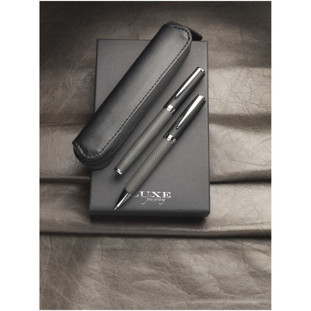Koolstofvezel cadeauset met twee pennen en etui (zwarte inkt)