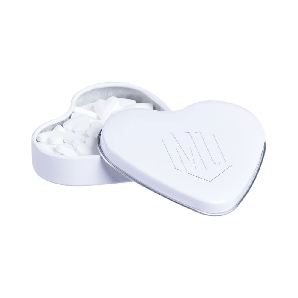 Hartenblikje met embossing en gevuld met pepermunt