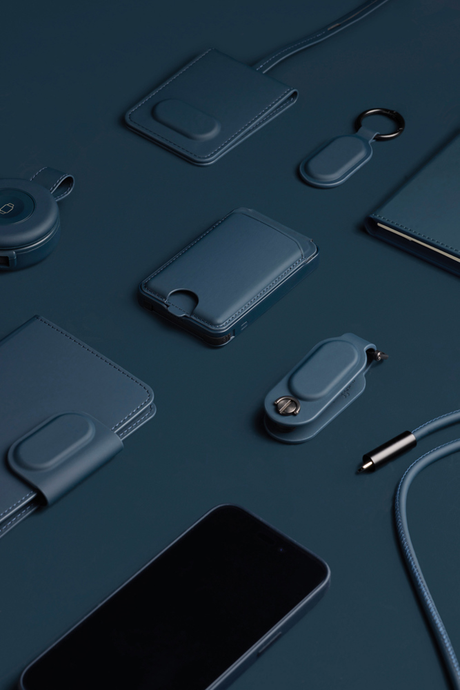 VINGA Baltimore RCS Passport houder met Dual FInder