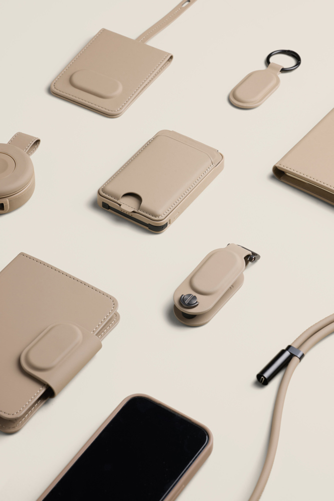 VINGA Baltimore RCS Passport houder met Dual FInder