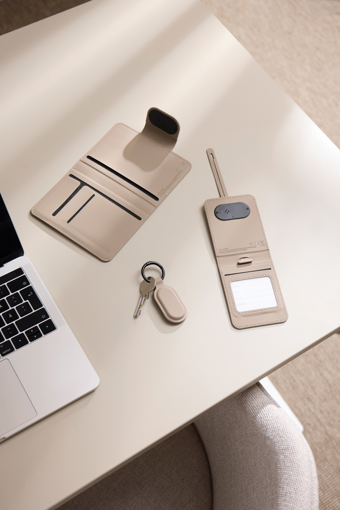 VINGA Baltimore RCS Passport houder met Dual FInder